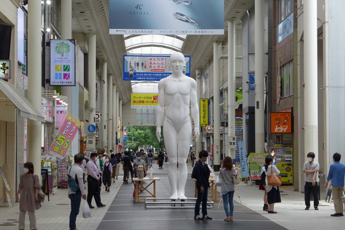 大分県竹田市に創造拠点を置くアーティスト・ユニット「オレクトロニカ」の路上展覧会が熊本市上通りにて限定1日開催！