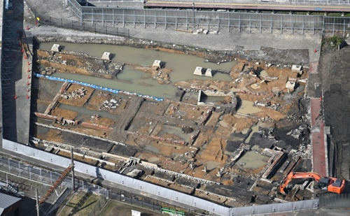 20241129　西日本新聞  初代門司駅遺構、北九州市が取り壊し開始　現地保存は一部のみ