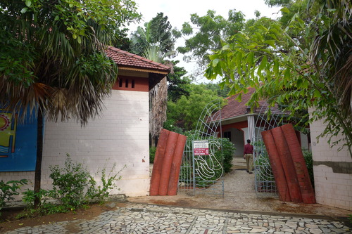 20240730インド亜大陸最南端カン二ャークマリにてオルガニック小屋づくり煉瓦造陳列庭園を拝見！