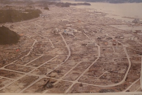 新年度の芸術文化環境論はちょうど一ヶ月めの4月11日（月）開講。直視しながら問いたい。カタストロフィーの時代に芸術文化やアートはどのようにたいせつなのか？と。