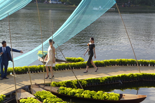 P1530382