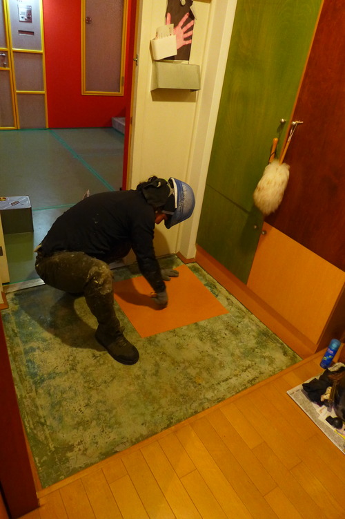 20240404マークマック棟玄関床の張り替えも！！