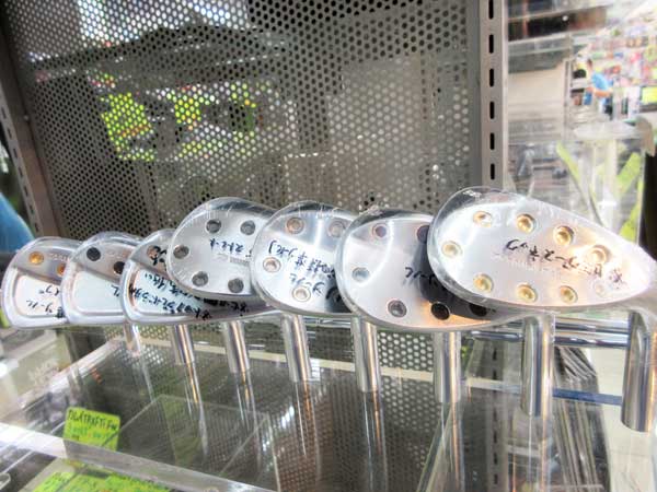 ☆ウェイトボルト採用の高機能ウェッジ！アクシスゴルフ Z1 TOURSPEC