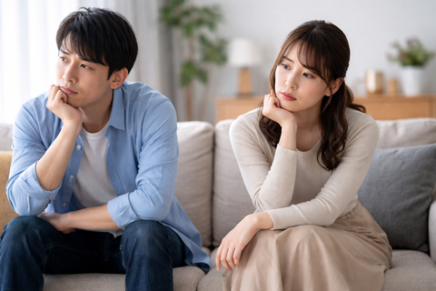 【悲報】日本人、ついに“結婚しない方がマシ”に気づき始めるｗｗｗ