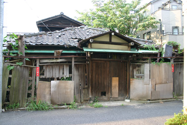 廃墟酒の店セイカ