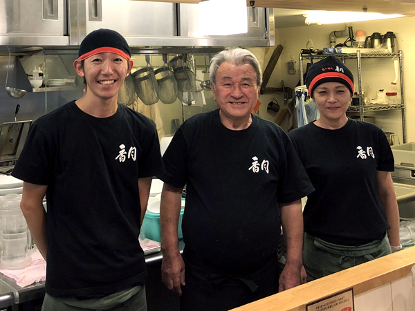 スタッフ