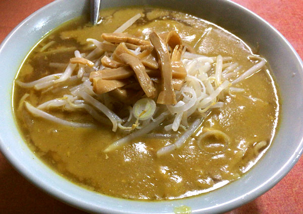 北海道ラーメンカレーラーメン大盛り