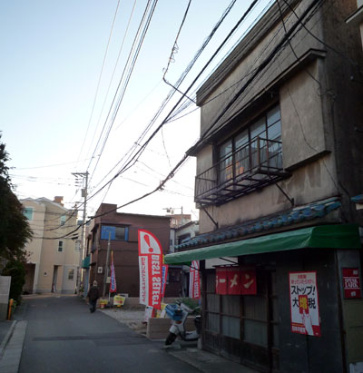 博龍昼間の通り