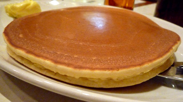 珈琲家東上野ホットケーキ横から