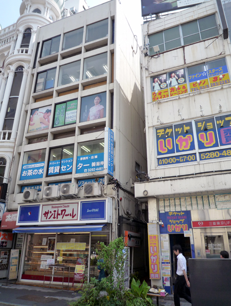細い路地