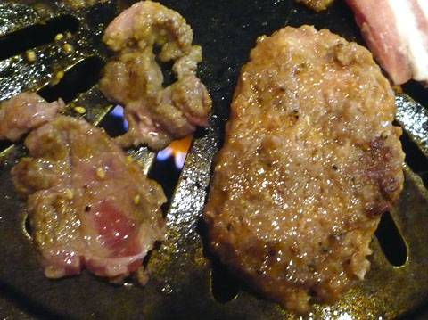 焼いてるハンバーグ2@ヒコバンバン
