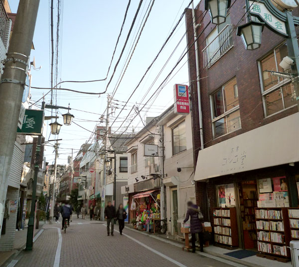 朝陽昼の松山通り