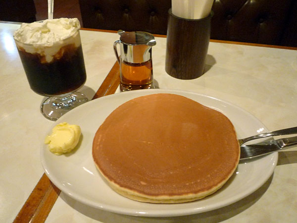 珈琲家東上野ホットケーキとアイスウィンナー