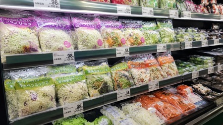 【野菜】カット野菜は割高だー栄養が流れ出て食べる意味ないとか色々言われてるけど　コスパ良くね？と思ってしまった