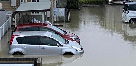 【自動車】豪雨災害で車水没したけど保険対象外らしくて泣いてる