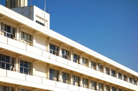 【教育・育児】学校が“夏休みの子ども無料預かり施設”に？　文科省の｢開放要請｣に全国の先生が失望､“困ったら学校にお願い”の危うさ