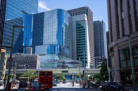 【年収・仕事】上場企業の平均年収778万円　5年連続で前年度超え　不動産、商社など上位に