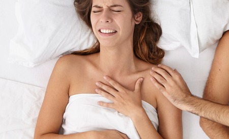 【性機能障害】女性「旦那とは仲良い、でも女性器を触られると身体が拒否するの！」