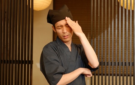 【残業/仕事】飲食店店長の3割、週60時間以上勤務　月平均で過労死水準　厚労省調査