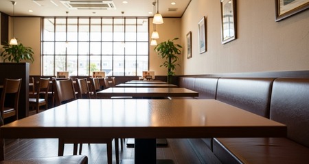 【婚活】カフェで女性が壁側の席に自ら座るのはマナー違反？