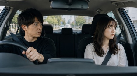 【恋愛・自動車】彼女がドライブデート中まったく車内を盛り上げないタイプの女だった…