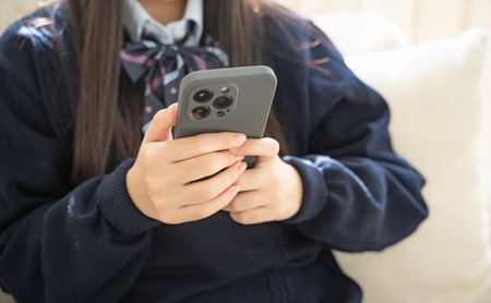 【育児・教育】中学生までの16歳未満のSNS利用禁止を求める要望書　市民団体がこども家庭庁に提出