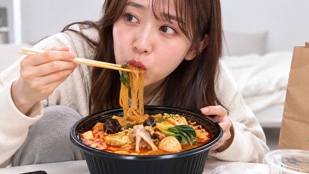 【食事】うちのひとり暮らしの娘、ほとんど料理をせず外食とウーバーで生きてるらしい