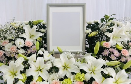 【葬式】じいちゃんの遺言「葬式やらんでいい、どうしてもやりたいなら家族葬で一番安いのでいい、坊さんは呼ぶな、もし戒名決めるなら適当にやれ」