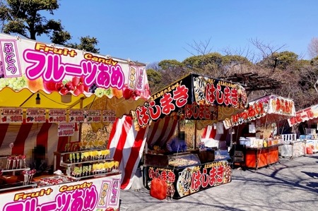 【屋台】幼稚園のママ友たちと花見祭に来てるんだけど、みんなで屋台の食べ物を買いに行こうとしたら1人のママが「衛生面が…」といい出して…