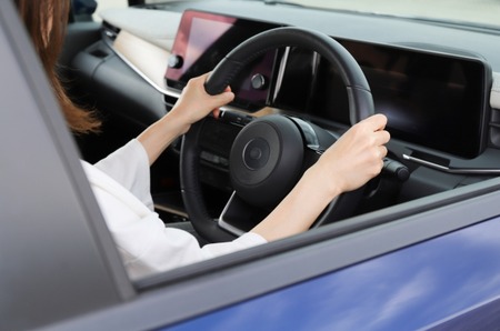 【自動車】道を譲ってもお礼をしないドライバー　なぜ女性が多い？