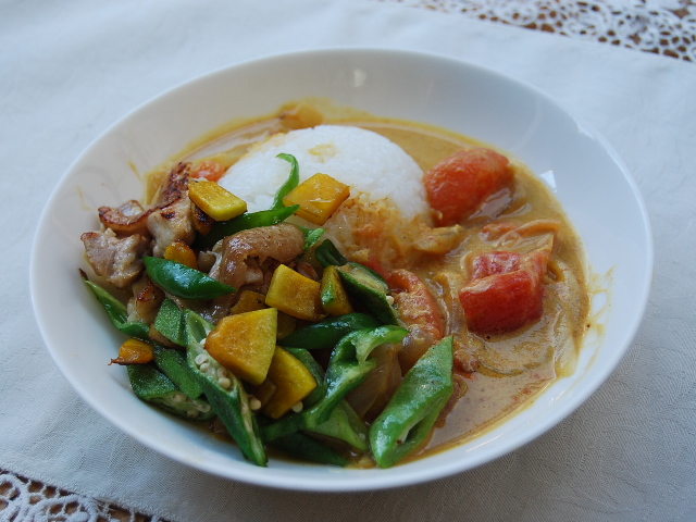 夏野菜とトマトカレー スクナかぼちゃ けめこの横顔 夏野菜とトマトカレー スクナかぼちゃ けめこの横顔