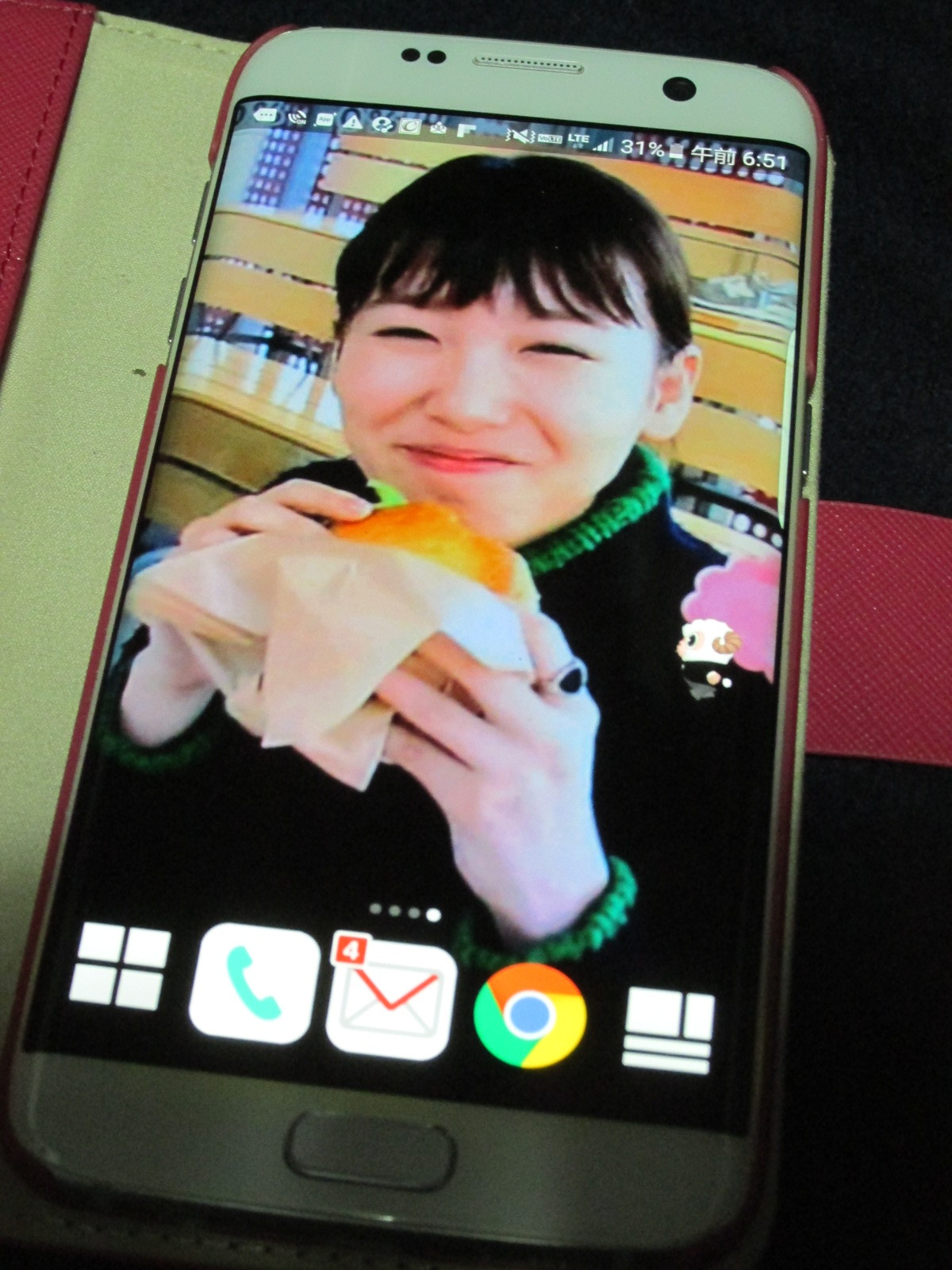 堀北さん Galaxyの壁紙を飯豊まりえにしました トラさんの純真 堀北さん Galaxyの壁紙を飯豊まりえにしました トラさんの純真
