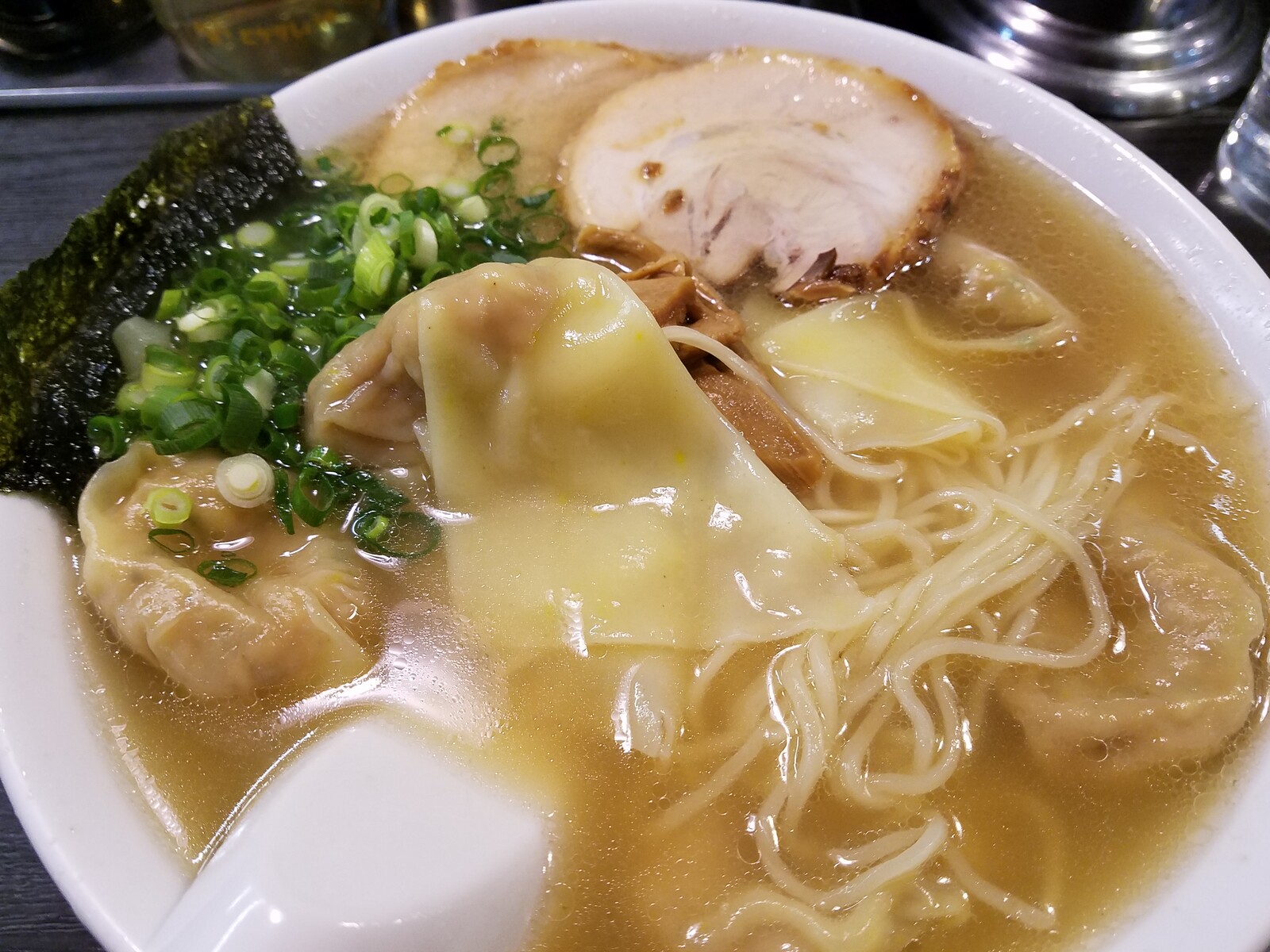 飯豊まりえマチメシの後追い第21弾は四谷 支那そば屋こうやでした トラさんの純真