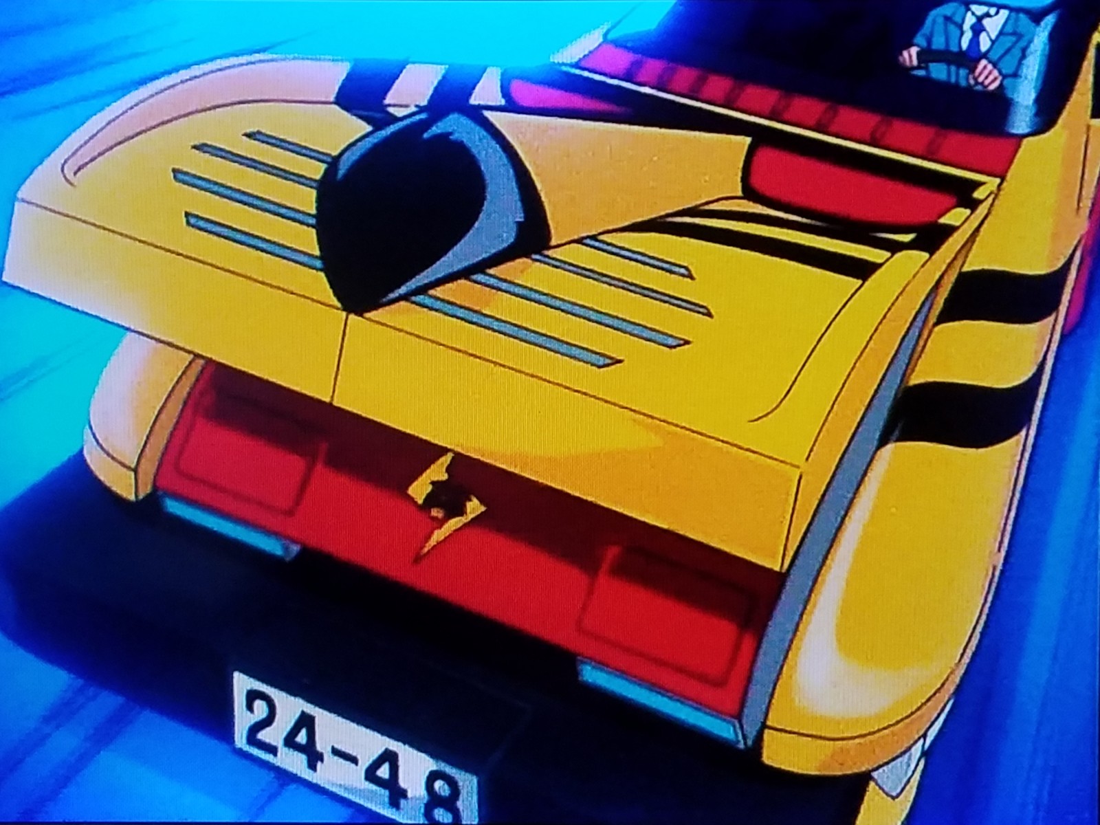 堀北さん、「タイガーマスク二世」の変身車タイガーハリケーンの変身