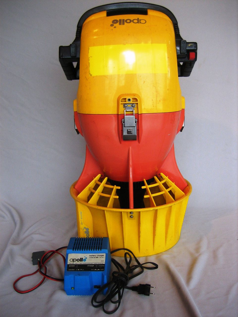 APOLLO 叩い アポロ 水中スクーター av-1潜水機 ジャンク APOLLO 叩い アポロ 水中スクーター av-1潜水機 ジャンク