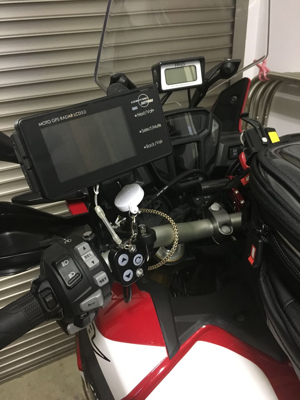 デイトナ製 MOTO GPS RADAR LCD 3.0 取り付け完了 : おかペンの水泳日記