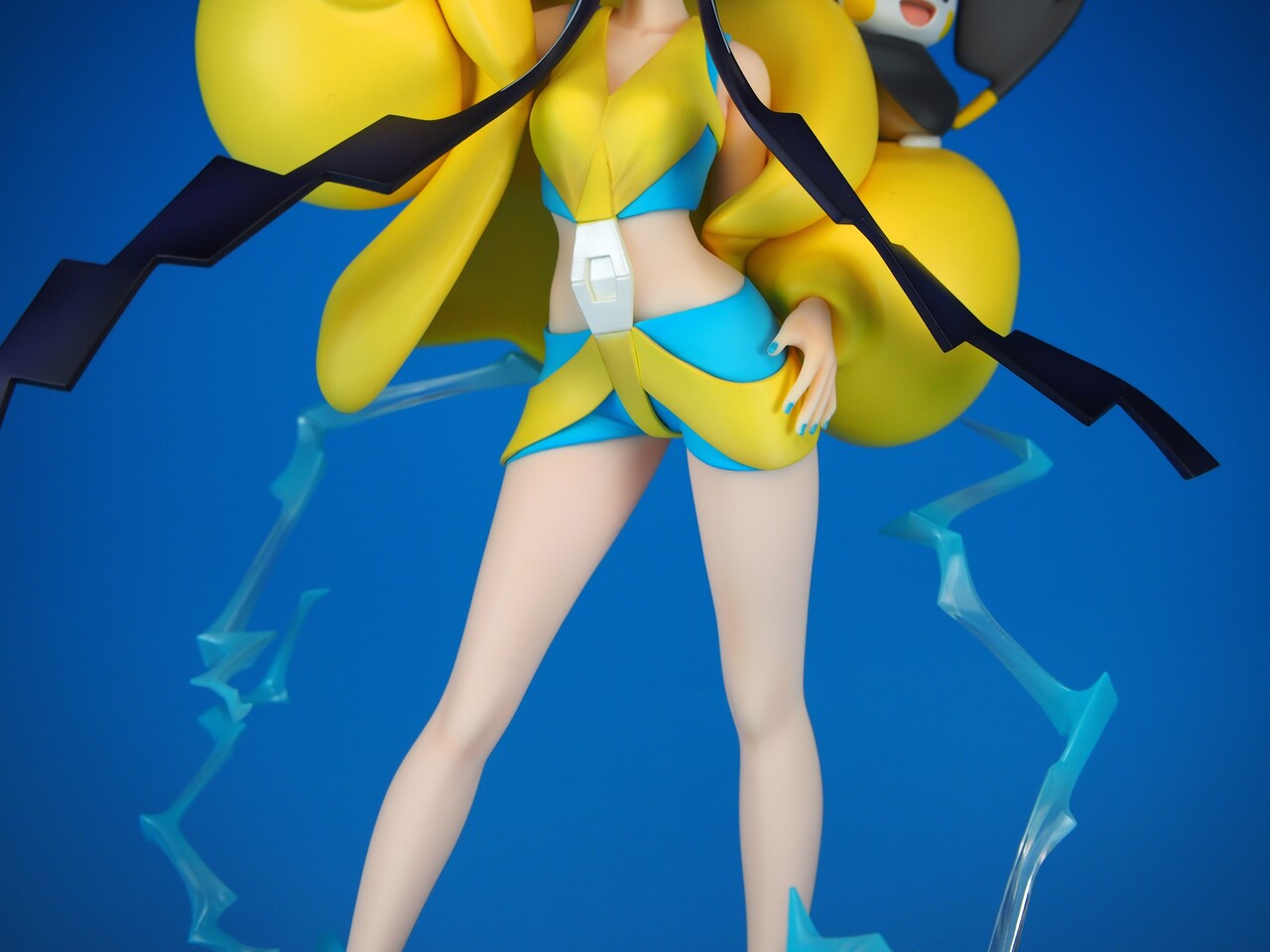 ポケモンセンターオリジナル フィギュア カミツレ&エモンガ ポケモンセンターオリジナル フィギュア カミツレ&エモンガ