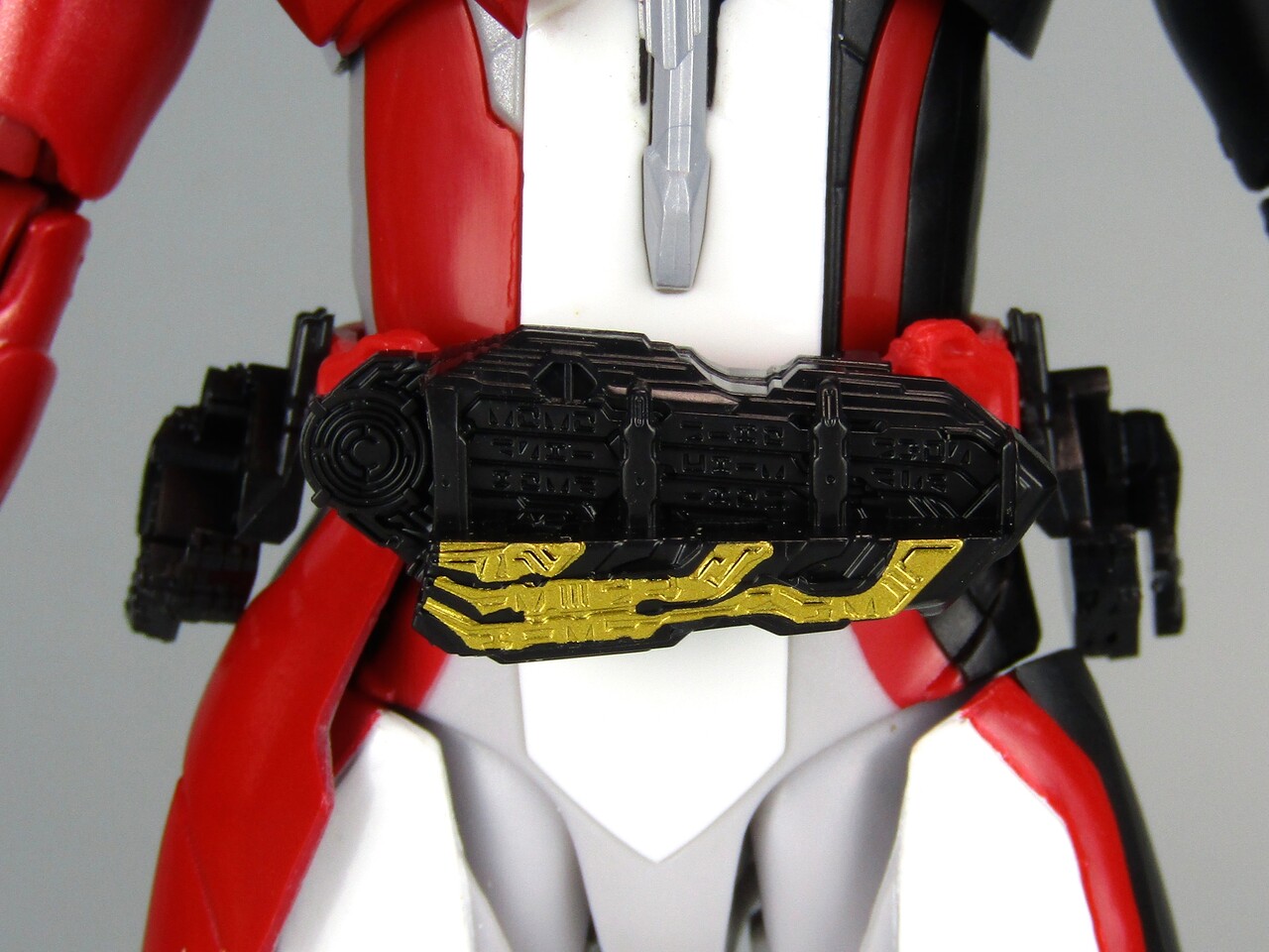 S.H.Figuarts 仮面ライダーセイバー ブレイブドラゴン ‑Metallic