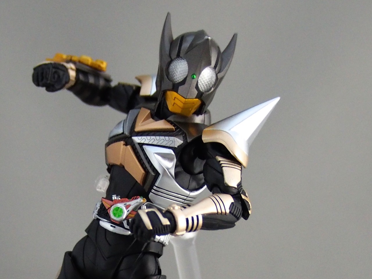 S.H.Figuarts（真骨彫製法）仮面ライダーパンチホッパー : 不玩全燃焼日誌