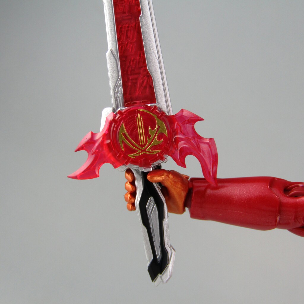 S.H.Figuarts 仮面ライダーセイバー ブレイブドラゴン ‑Metallic