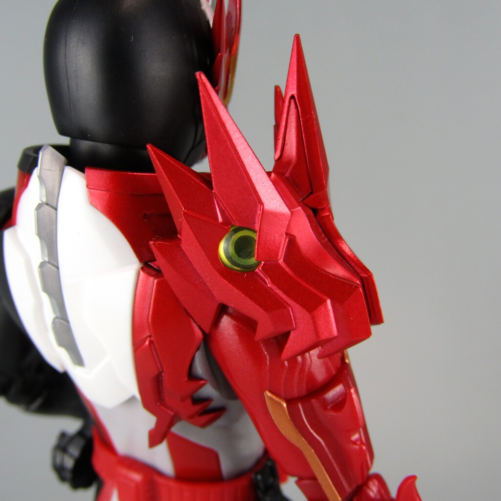 S.H.Figuarts 仮面ライダーセイバー ブレイブドラゴン ‑Metallic