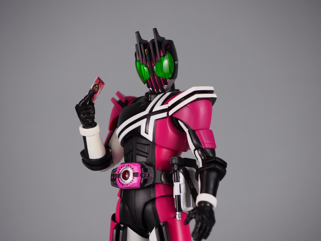 真骨彫フィギュアーツ　仮面ライダーネオディケイド