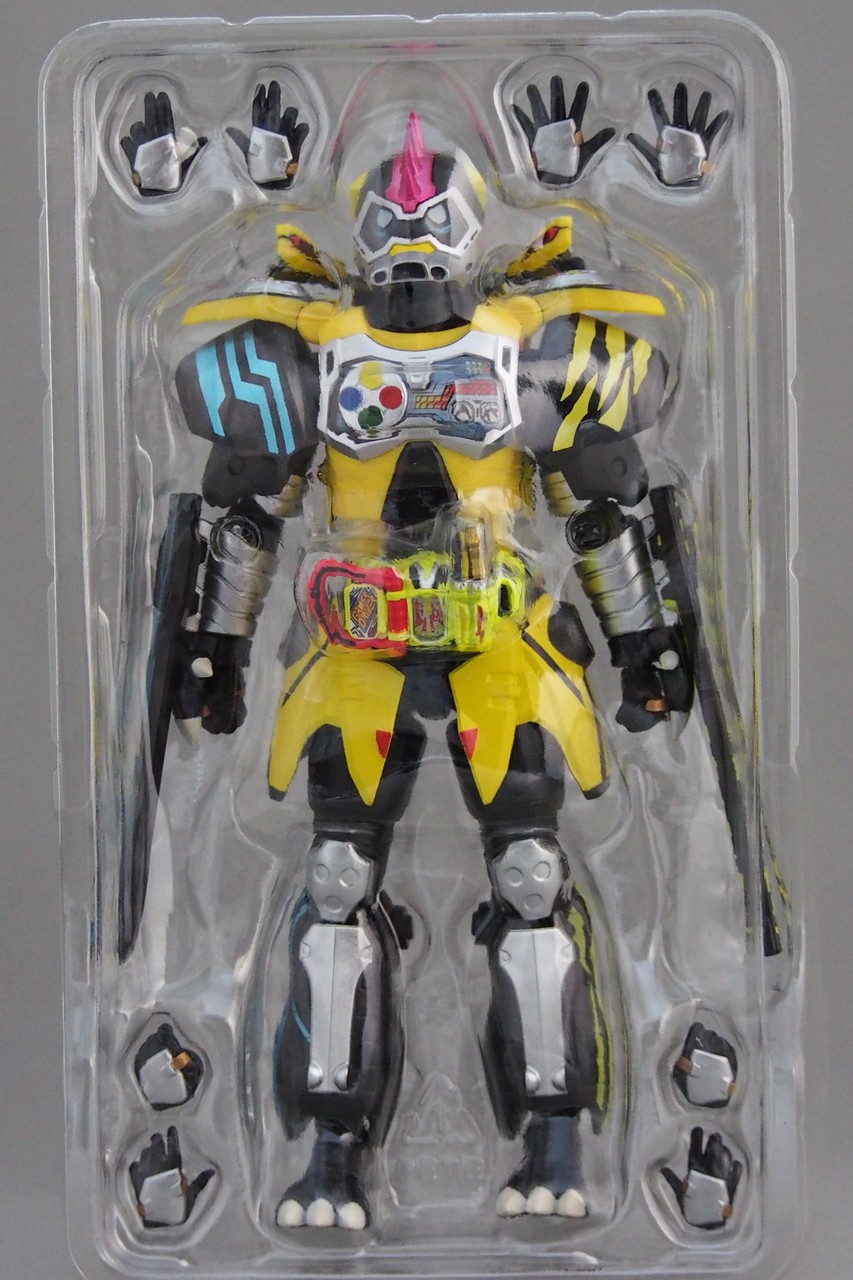 SHFiguarts レーザー　ハンターバイクゲーマー　レベルまで5 Amazon.co.jp: S.H.Figuarts 仮面ライダーレーザー ハンター