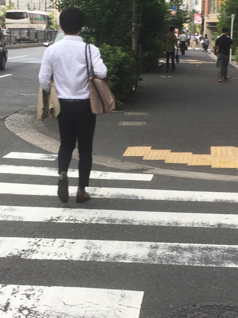 オシャレなサラリーマンが前を歩いてました 闇夜の研鑽 オシャレなサラリーマンが前を歩いてました 闇夜の研鑽