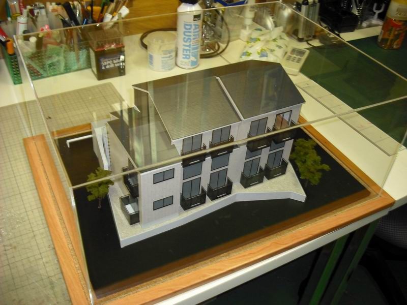 建築模型 1/100 スケールケース付きアパート