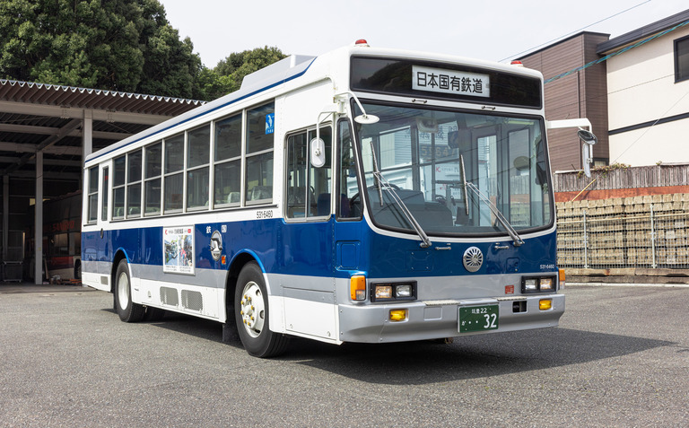 「あと１７時間ちょっと」と小声で言った