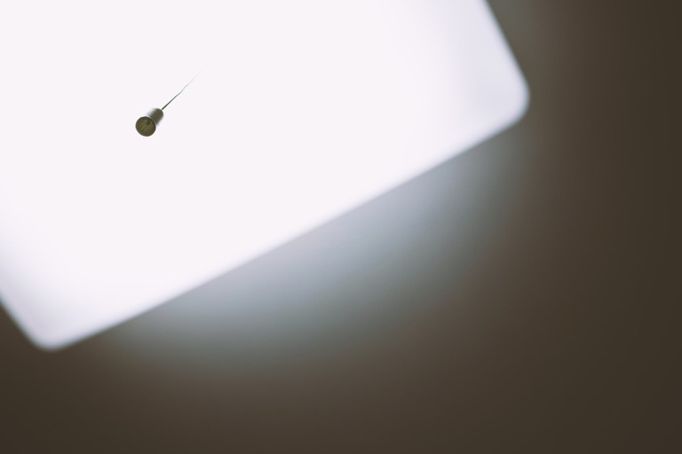 体を寝返りさせようとしたその時