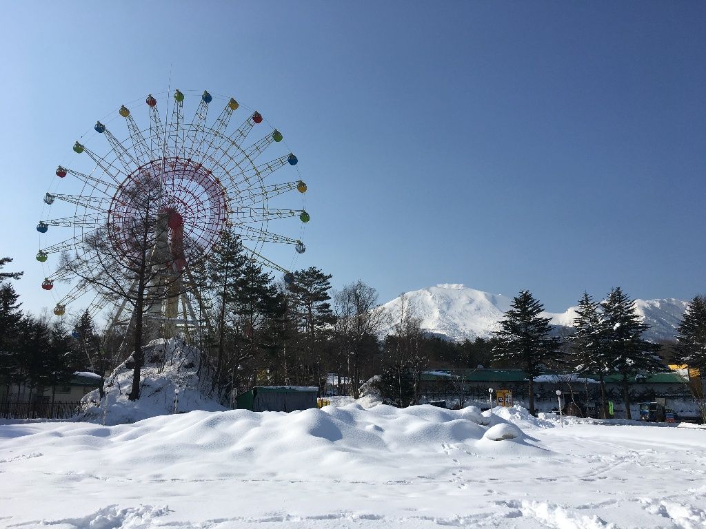 雪景色も春色の空 北軽井沢 虹の街 爽やかな風