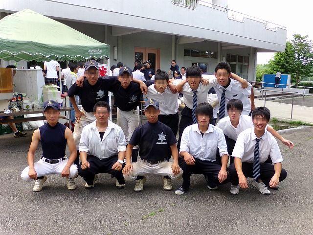 麻生総合高校さんのご好意で流しそうめん ガンバレ 県立川崎高校野球部ギャラリー 麻生総合高校さんのご好意で流しそうめん ガンバレ 県立川崎高校野球部ギャラリー