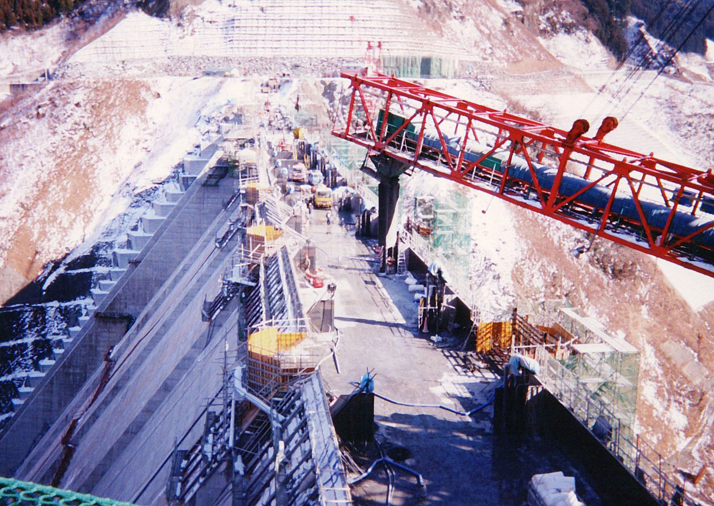 水資源開発機構 浦山ダム(施設群跡と堤体施工編) : 建機なおしごとblog